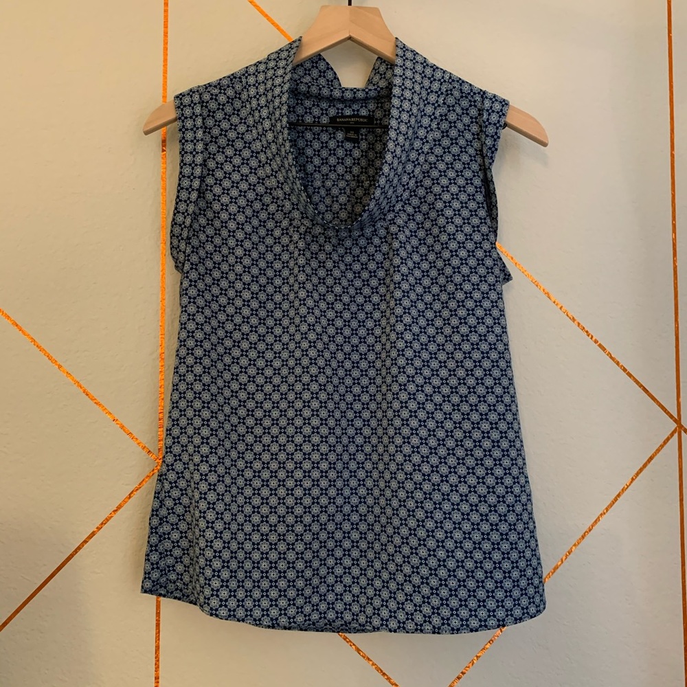 **Banana Republic Blue Patterned Blouse**